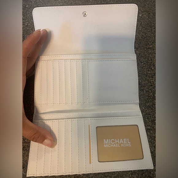 Michael Kors Wallet White New - Picture 2 of 3